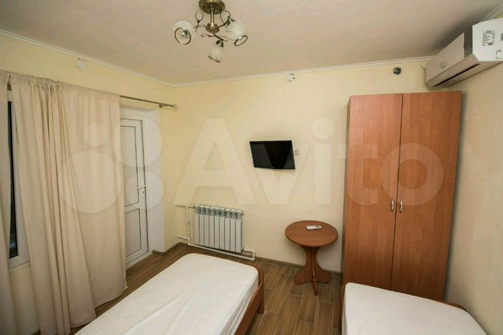 Комната 10 м² в > 9-к., 1/2 эт.