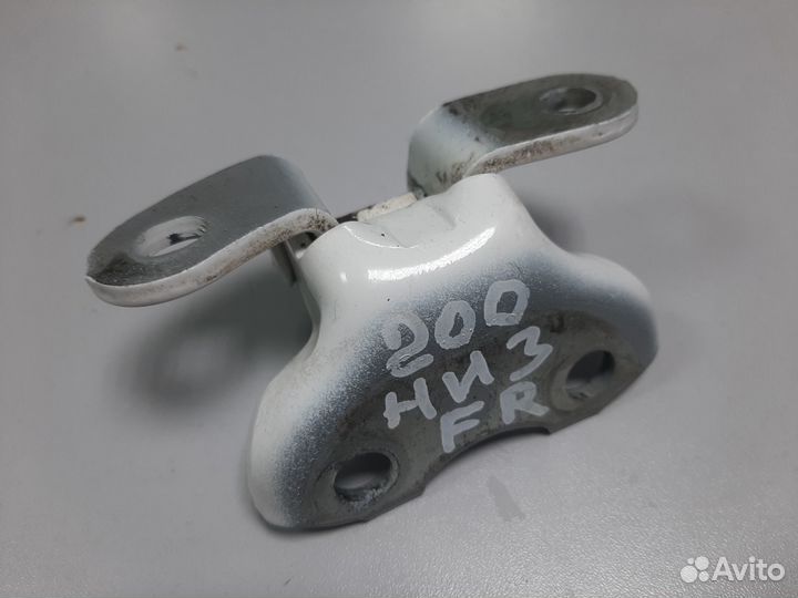 Петля двери передняя правая нижняя LC 200 (2007-15