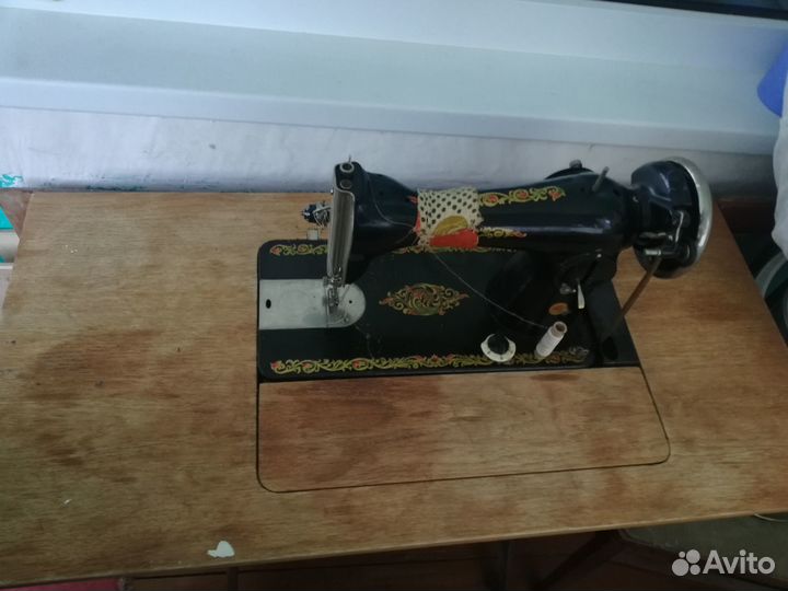 Швейная машинка ножная