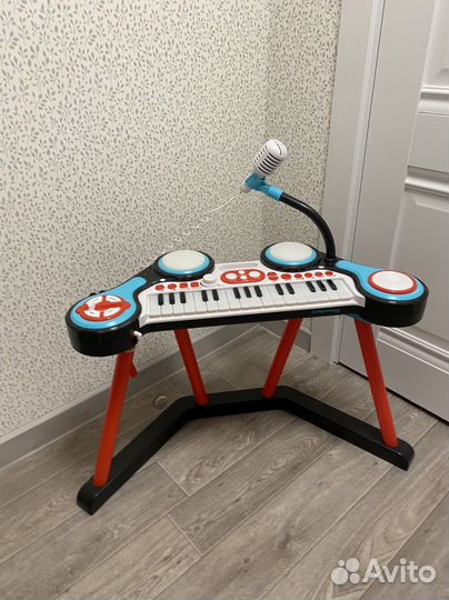 Музыкальное пианино (синтерзатор )