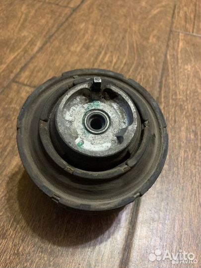 Подушка двигателя левая Mercedes Benz E200 W211