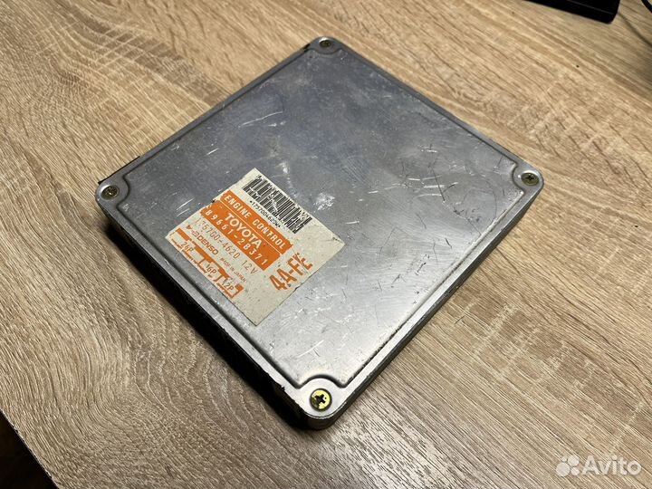 Блок управления двигателем Toyota Carina E