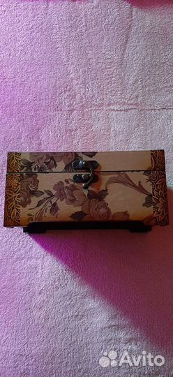 Шкатулка для ювелирных украшений из дерева
