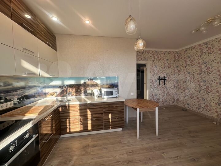 2-к. квартира, 43 м², 8/9 эт.