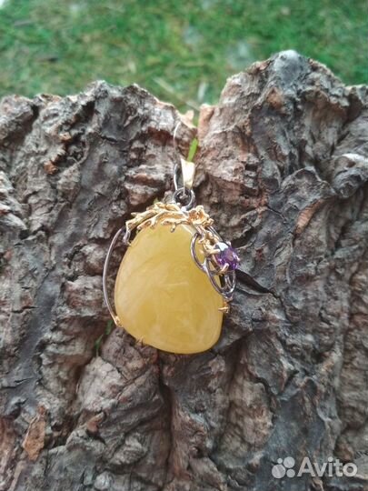Серебряная подвеска с натуральным янтарем