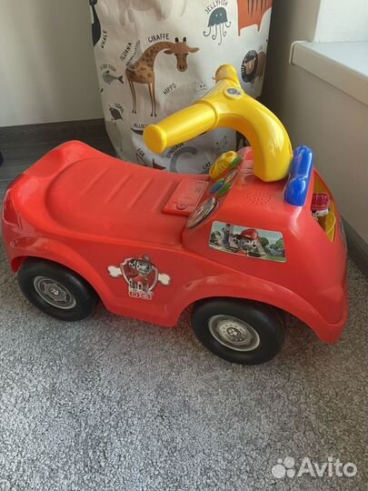 Машинка каталка электромобиль толокар