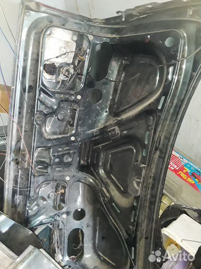 Крыжка заднего багажника audi 100 в сборе