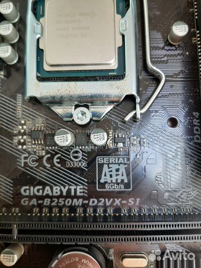 Материнская плата с процессором и памятью