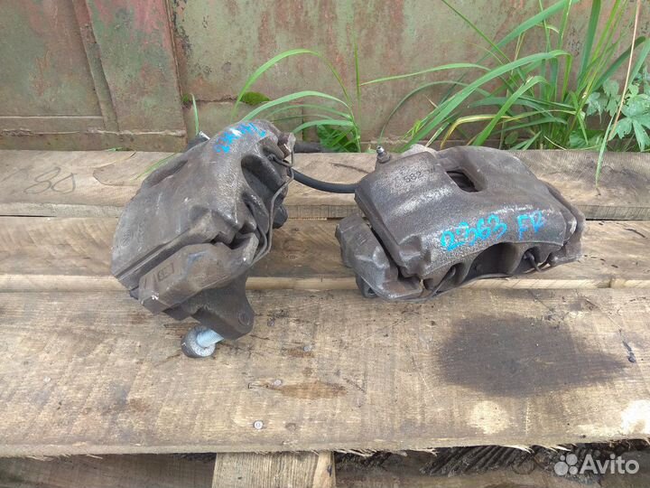 Суппорт передний VW Passat B6