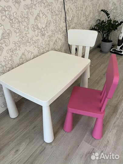 Детский стол и 2 стула