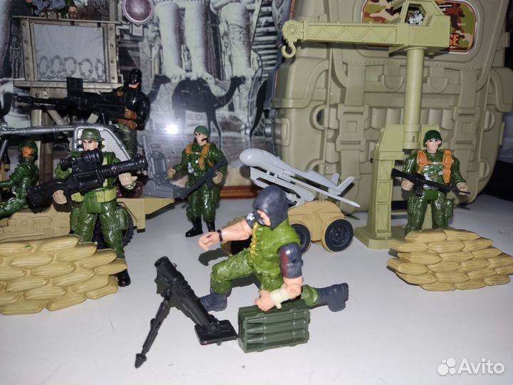 Солдатики,военная база, техника