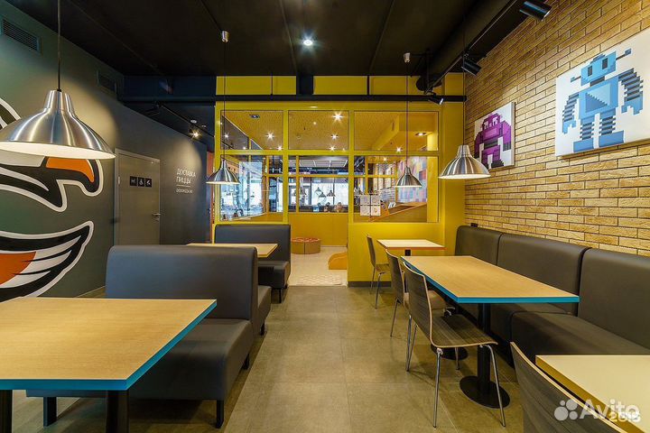 Сотрудник в кафе