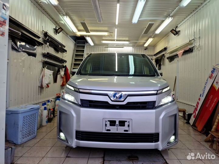 Toyota Voxy 1.8 CVT, 2017, 150 000 км