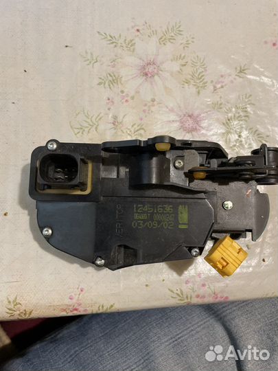 Шаровые опоры нижнего рычага Cadillac CTS 88875239