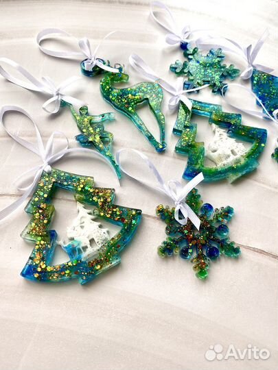 Новогодние ёлочные игрушки из эпоксидной смолы