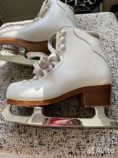 Фигурные коньки graf etude