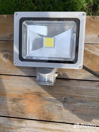 Прожектор светодиодный с датчиком движения