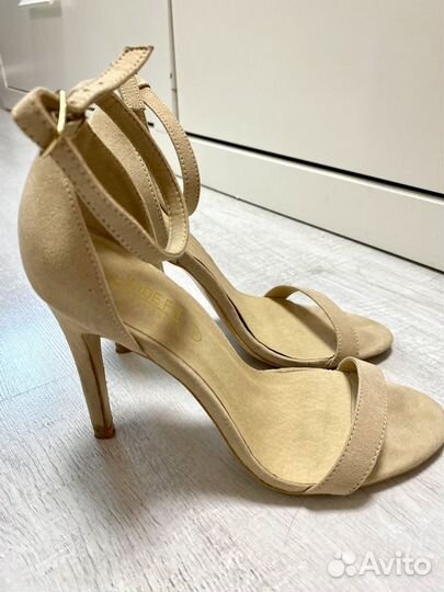 Босоножки замшевые 39