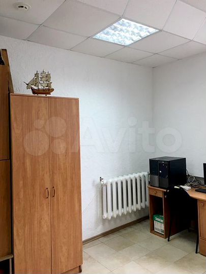 Рабочий стол в офисе, коворкинг