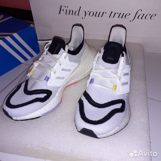 Кроссовки Adidas Ultraboost 22,новые,р40,оригинал