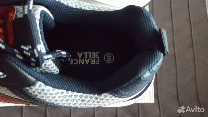 Кроссовки женские