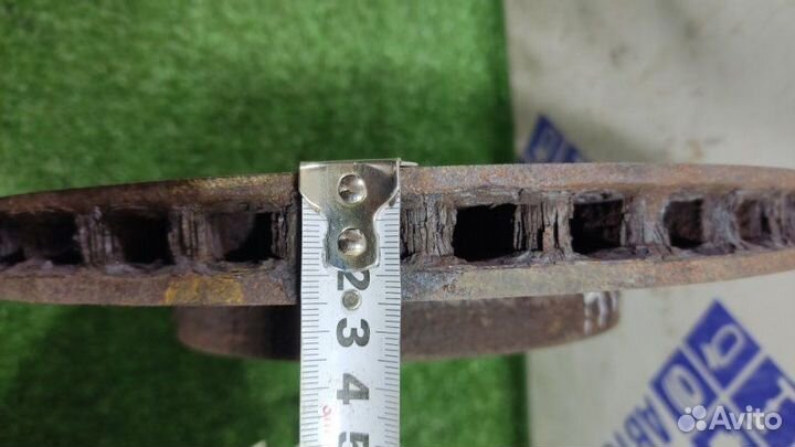 Тормозной диск передний левый Opel Insignia седан