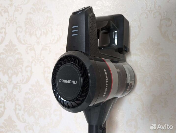 Пылесос Redmond RV-UR362