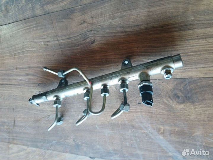 Топливная рампа renault megane 2 1.9 nn