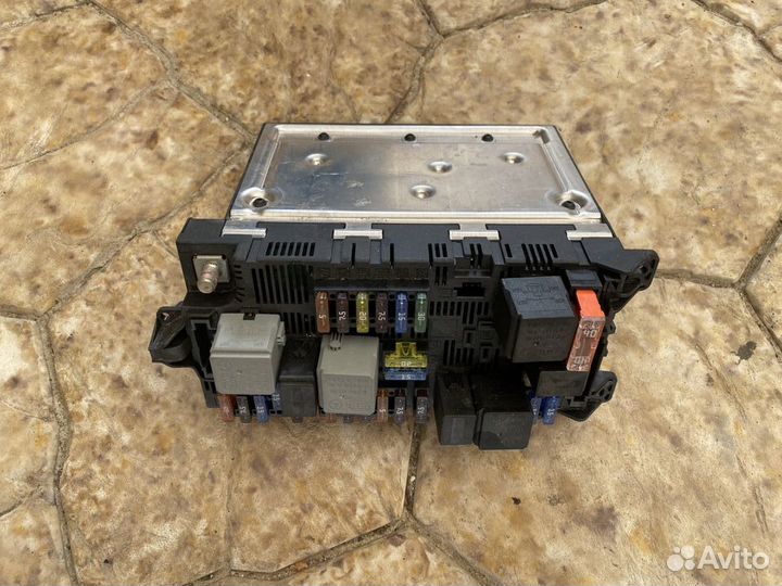 Блок предохранителей передний Mercedes CLS W219