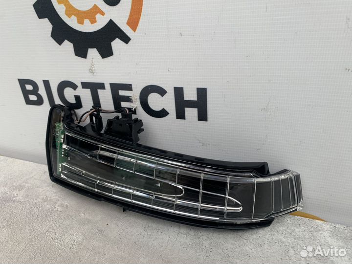 Повторитель в зеркало левый Mercedes A2128109100