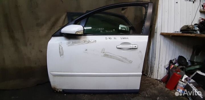 Дверь Volvo S40