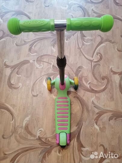 Самокат трехколесный