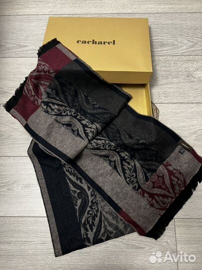 Мужской шарф Cacharel в подарочной упаковке