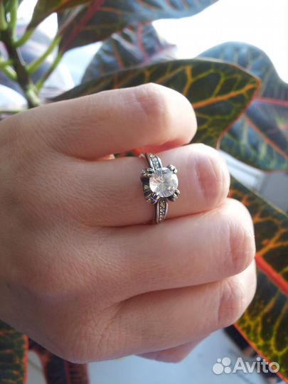 Кольцо Jenavi, р. 17