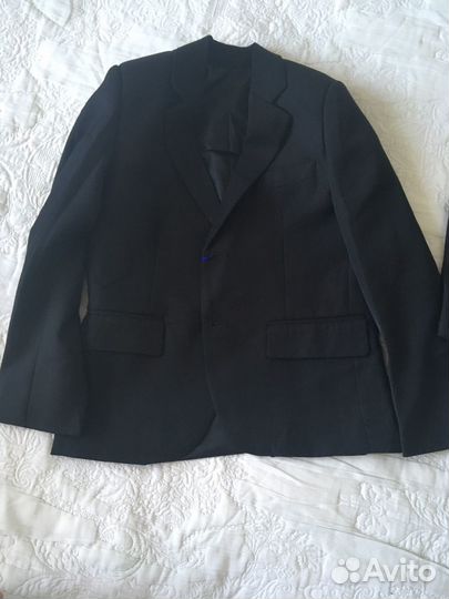 Костюм для школьника новый 122размер