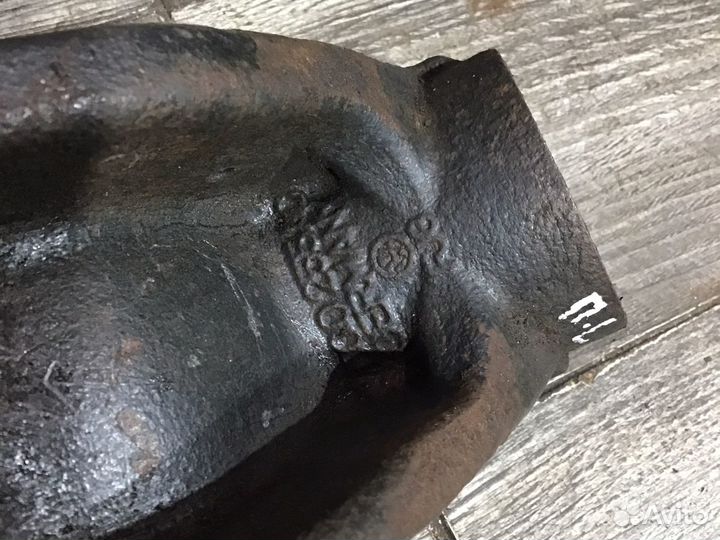 Кулак передний левый Фольксваген Поло 5