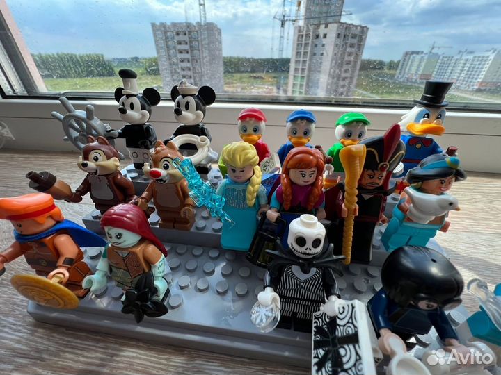 Lego minifigures 71024