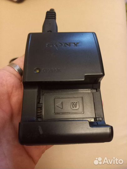 Зарядное устройство Sony для аккумуляторов NP-FW50