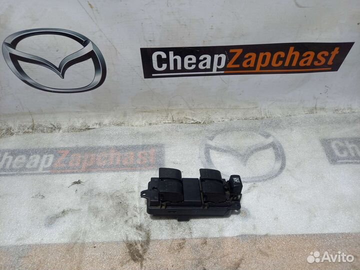 Блок стеклоподъёмника передний левый Mазда 3 BK