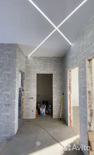 Натяжные потолки+поклейка обоев бесплатно