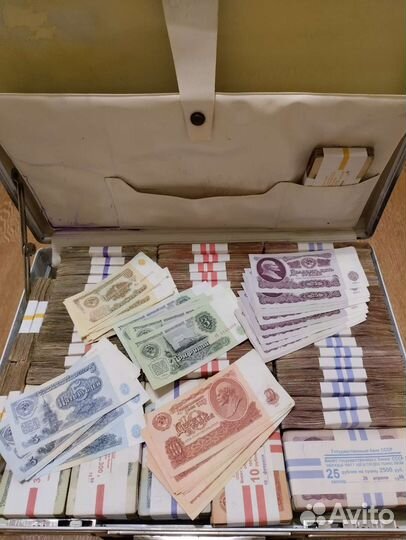 Дипломат, кейс с пачками денег СССР