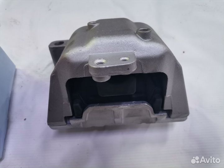 Опора двигателя правая Фолксваген Ауди Шкода