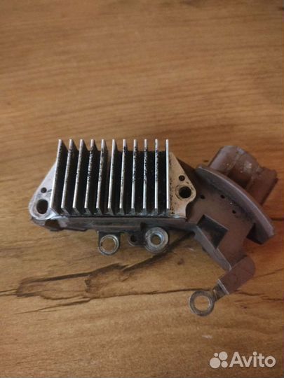 Регулятор напряжения тайота Карина е