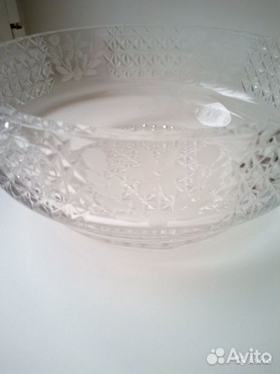 Хрустальные салатники, ваза и стеклянная посуда