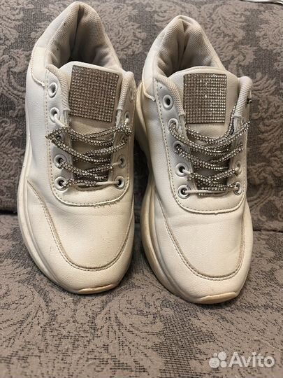 Кроссовки женские