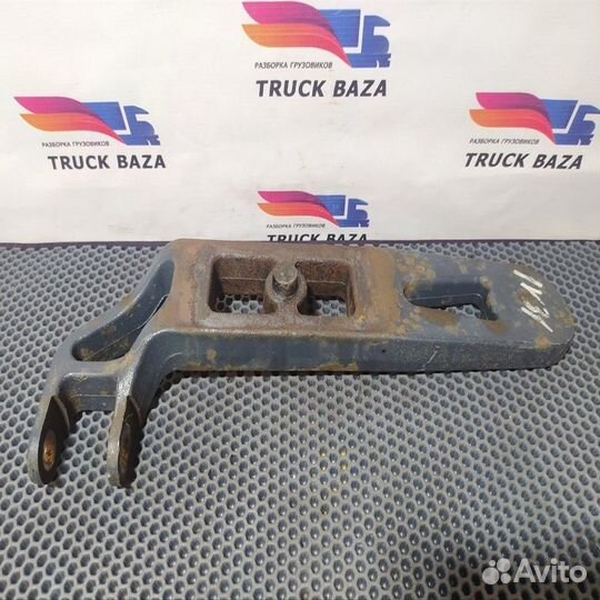 Кронштейн переднего амортизатора нижний