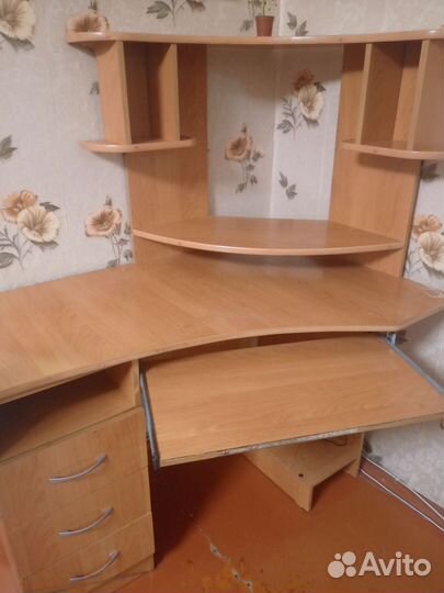 Компьютерный стол угловой