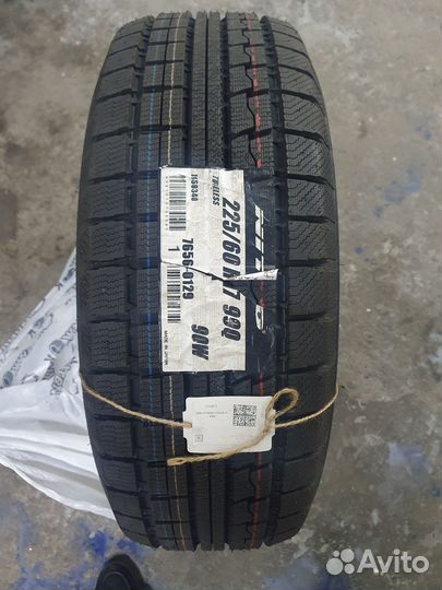 Nitto NT90W 225/60 R17 99