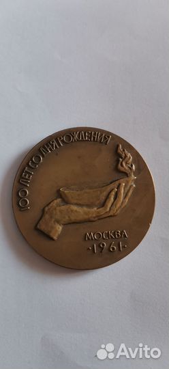 Настольная медаль