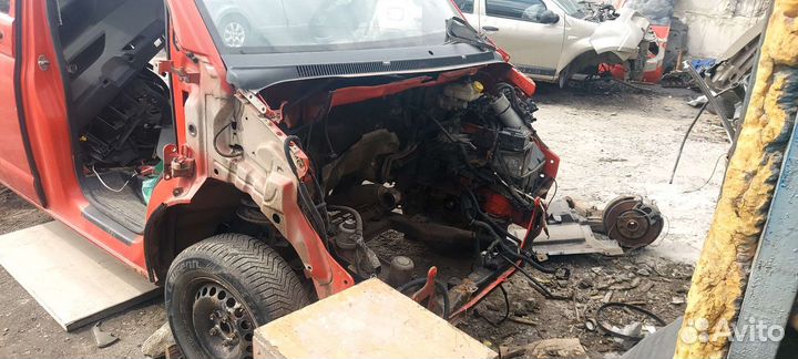 Разбираю volkswagen transporter T5 2003 год